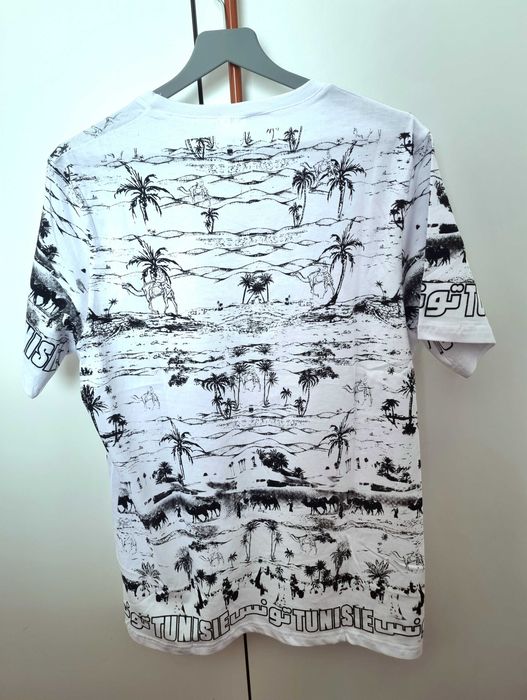 T-shirt branca Tunísia com camelos 100% algodão, tam XL - nunca usada