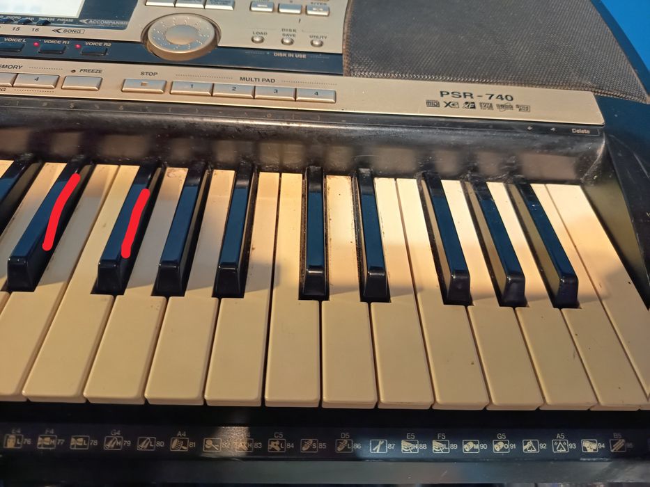 Yamaha PSR740 keyboard