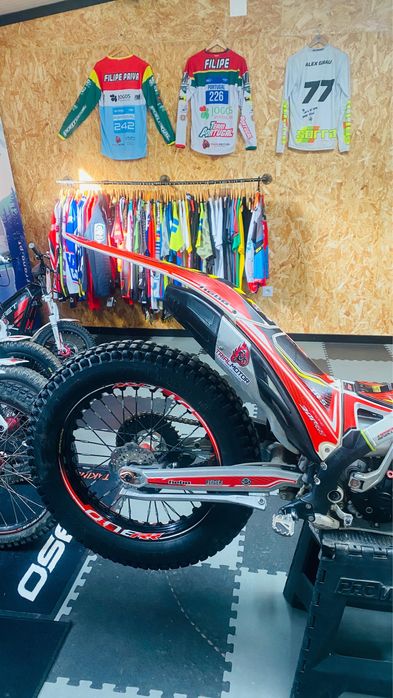 Moto de Trial TRS 300 RR como nova
