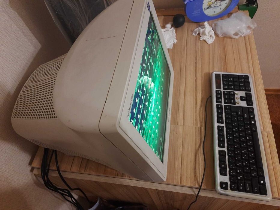 Набор из 3 мониторов: LG Flatron L1730B, Samsung 795DF, Samsung 206BW