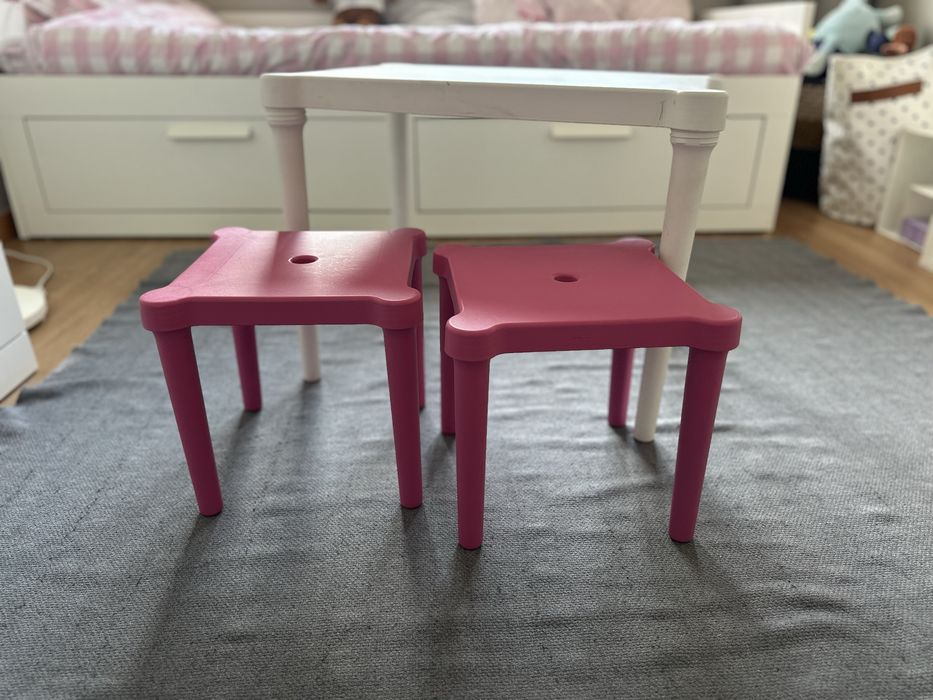 Mesa e cadeiras de criança (Ikea)