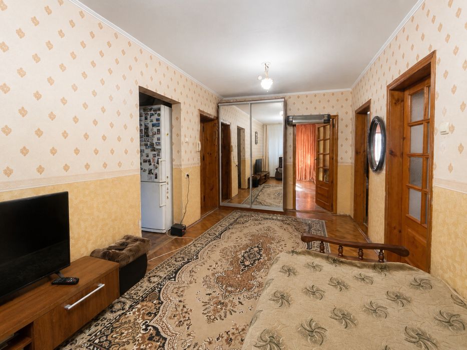 Продаж квартири, м. Українка, Соснова, 4