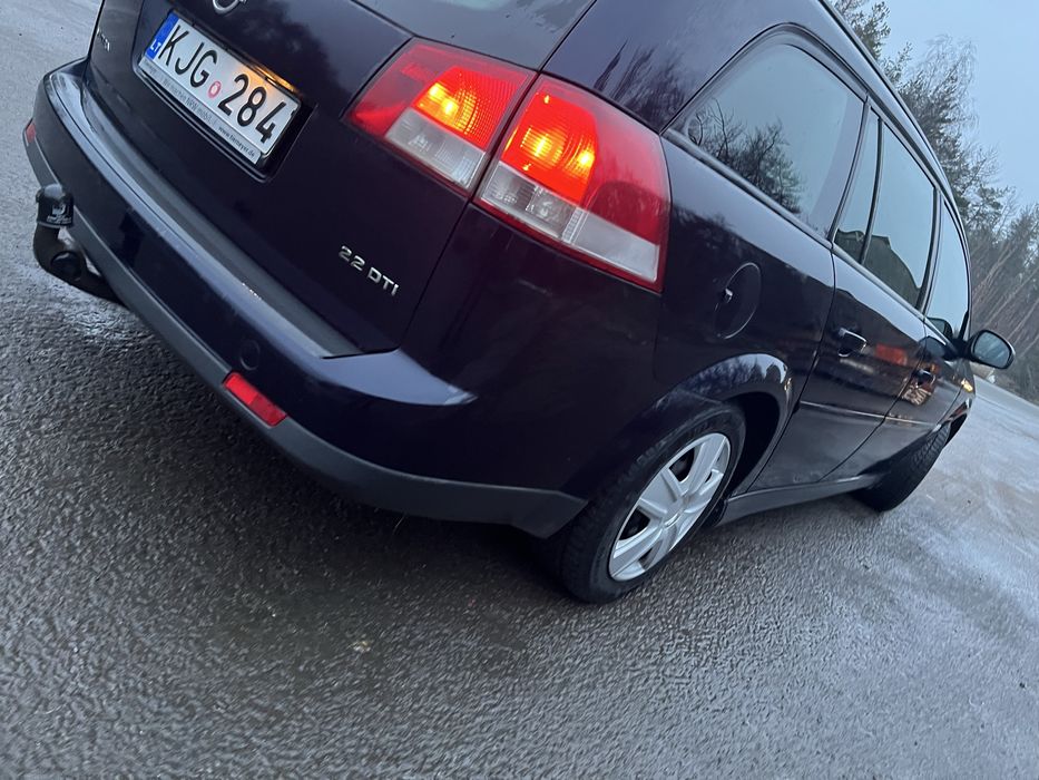 Продаєця ОПЕЛЬ Вектра