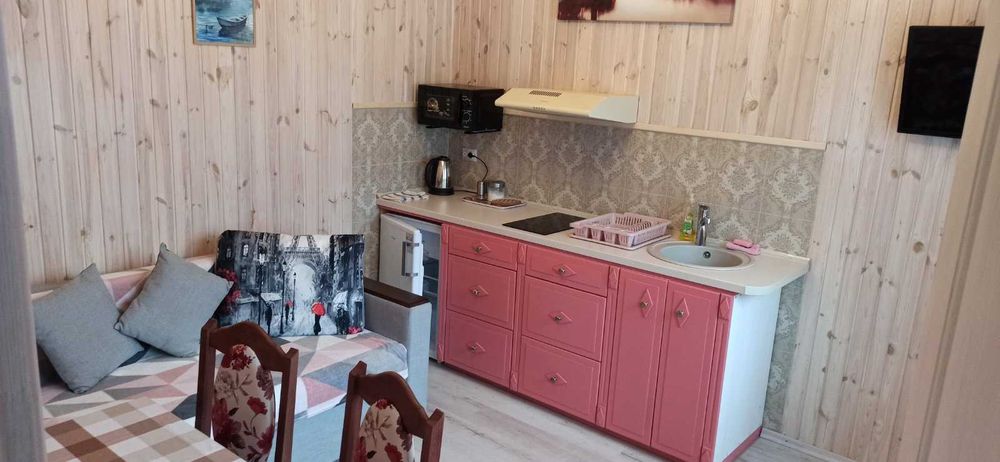 Частина будинку, ел/ен без вимкнень , своє закрите подвір"я