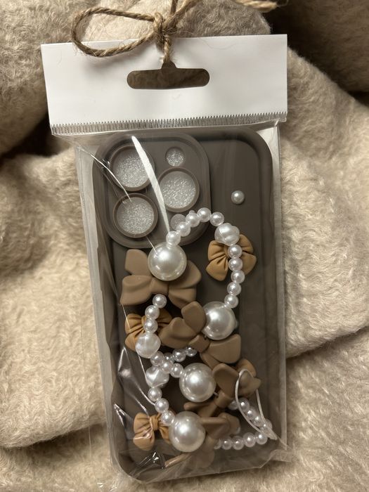 Case Iphone 16 Pro kokardki + smycz