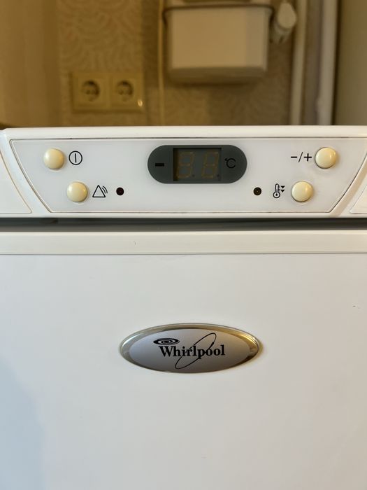Морозильна камера Whirlpool
