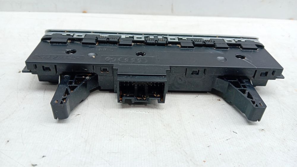 Botão / interruptor 4 piscas AUDI Q3 (F3B)