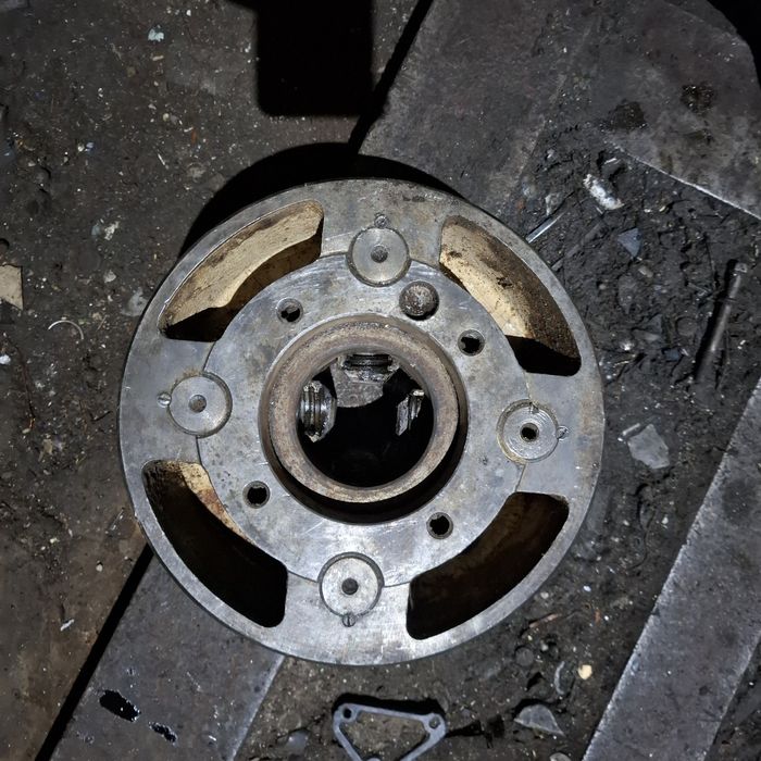 Продам токарный патроны 200мм