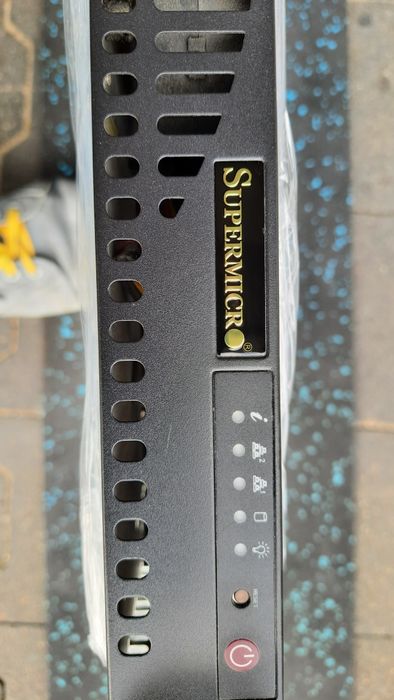 Supermicro SCE-512 server