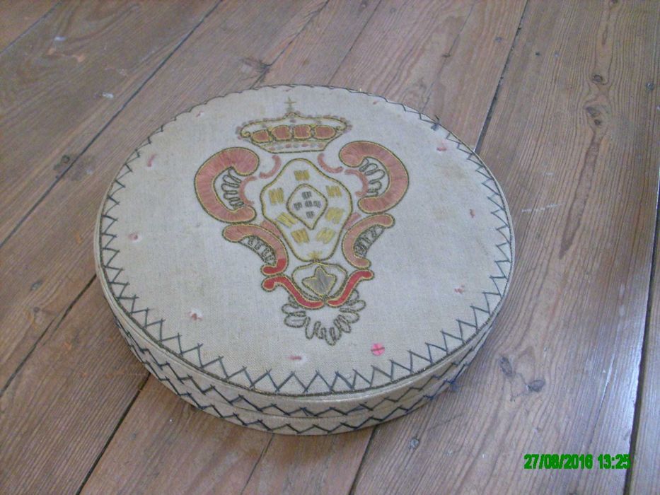 Peças de cobre, Mocho, elefantes e bibelots