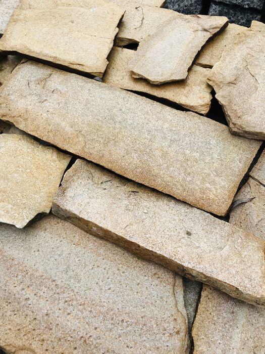 Złoty Łupek Kamień Naturalny na Cokół Okładzina Elewacja Podmurówka