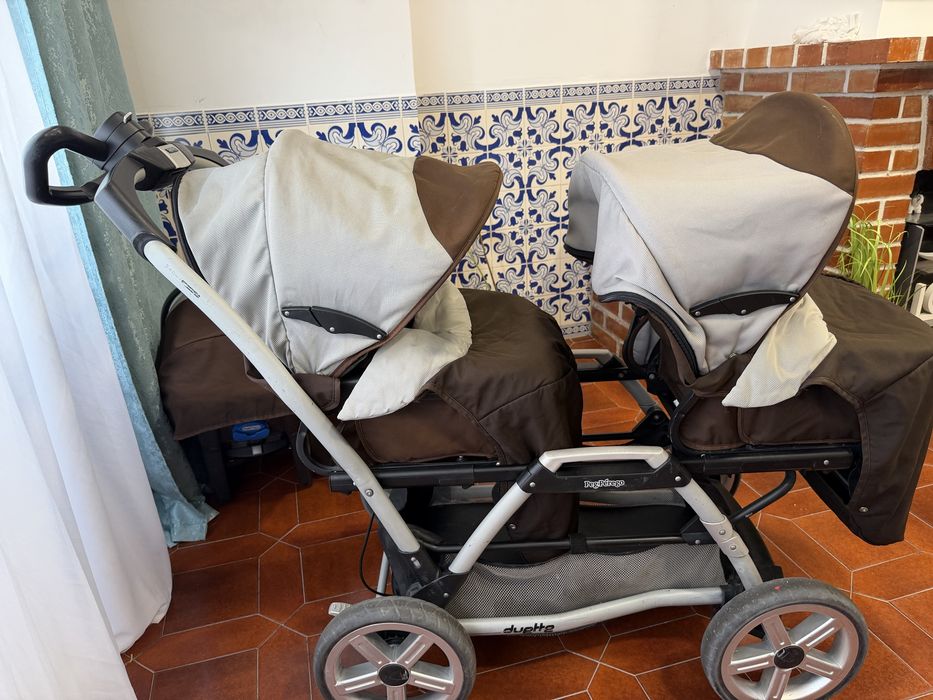 Carrinho de gémeos Peg Perego