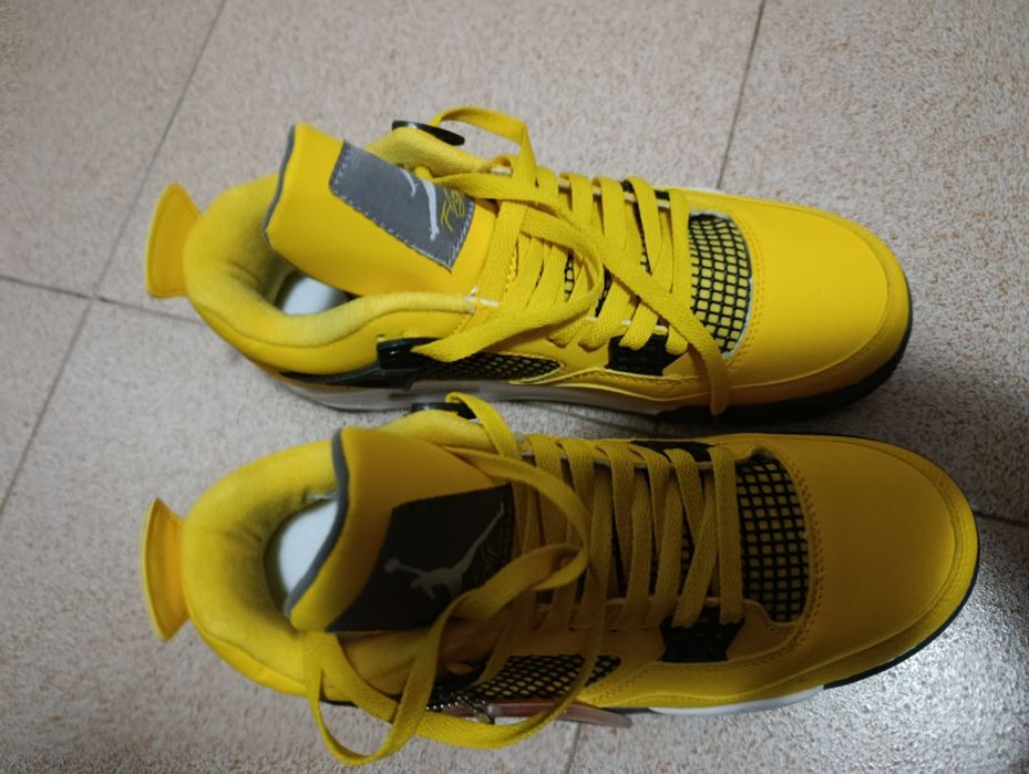 Jordan 4 amarelo 42,5 novos