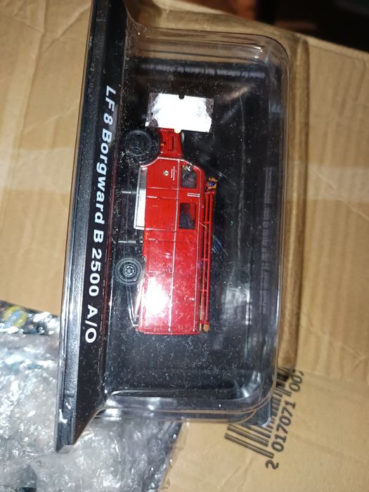 kolekcjonerski model pojazdu strażackiego LF 8 Borgward B 2500 A/O
