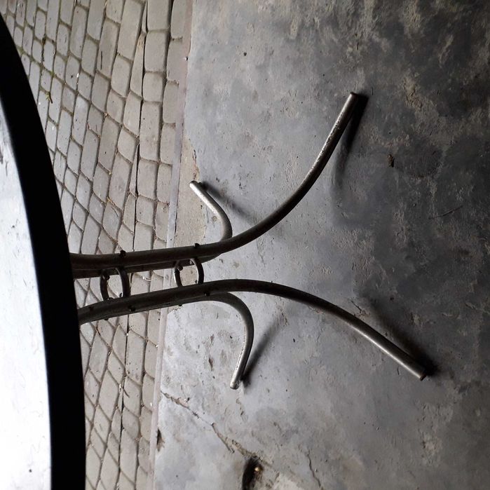 Stoł okragły, czarny blat srednica 89cm, wys 77 cm