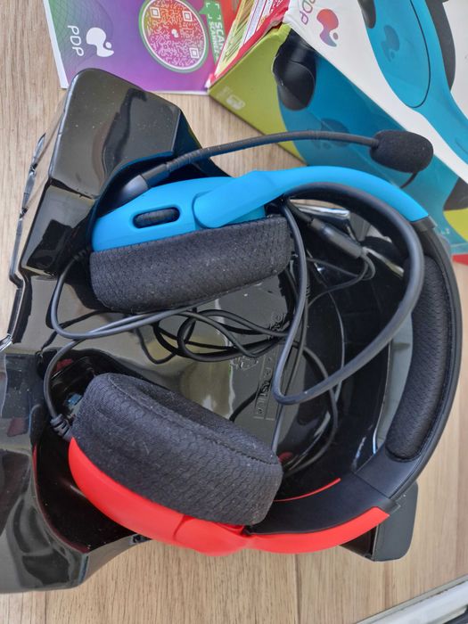 Słuchawki przewodowe PDP LVL40 na Nintendo Switch, niebiesko-czerwone