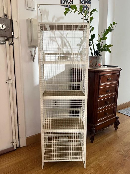 Móvel de arrumação com prateleiras