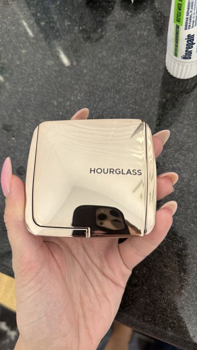Бронзер Hourglass Ambient 11g в відтінку Radiant