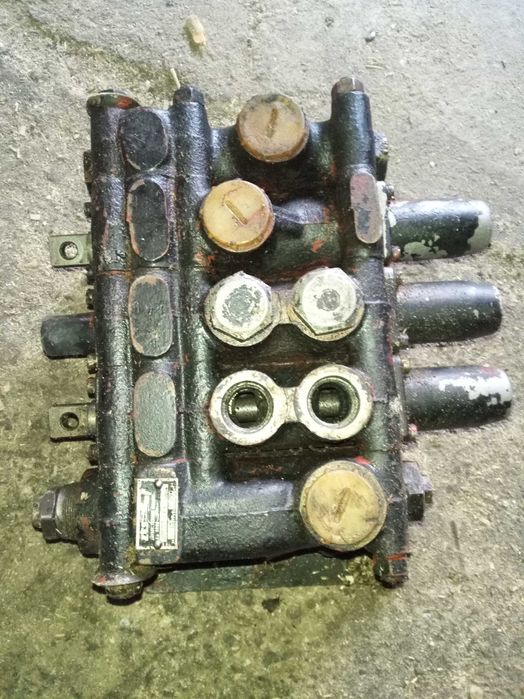 Гидрораспределитель на львовский погрузчик