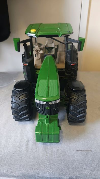Bruder traktor john deere
