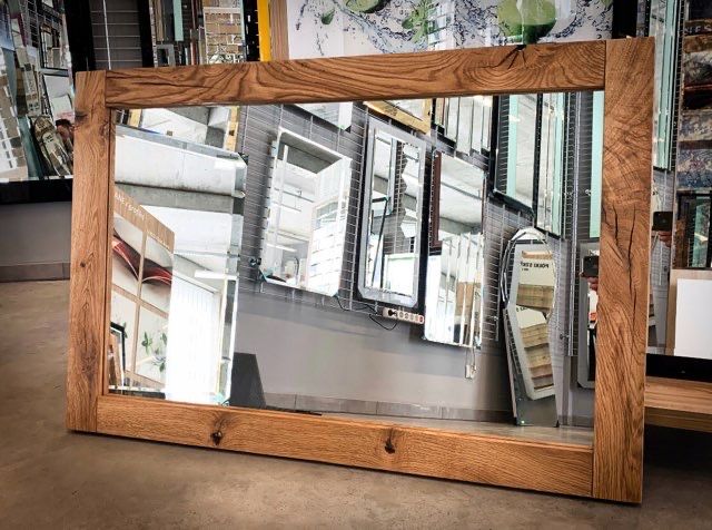 Rustykalne lustro w dębowej ramie