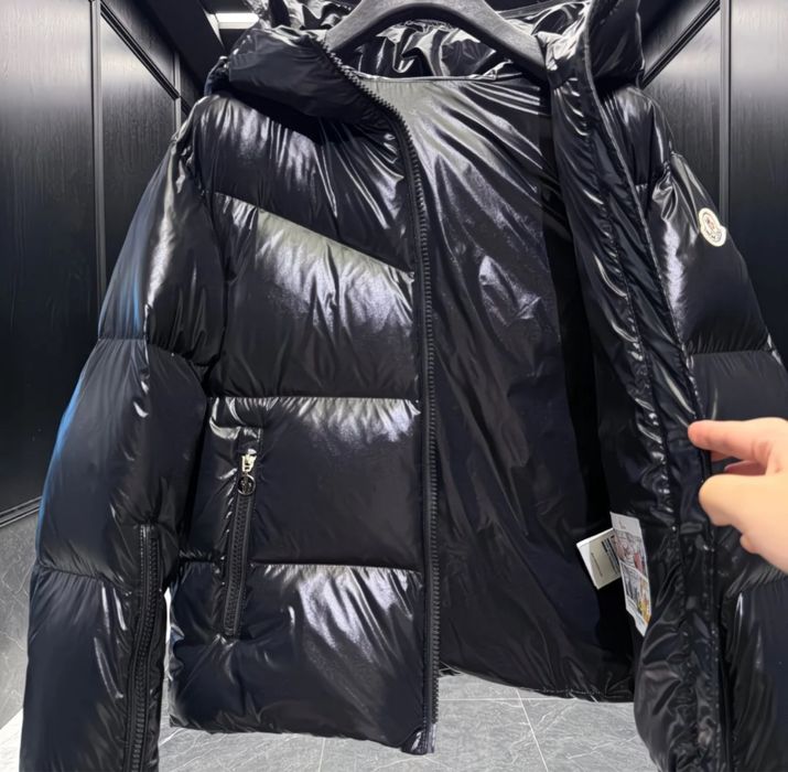 Чорна куртка брендова