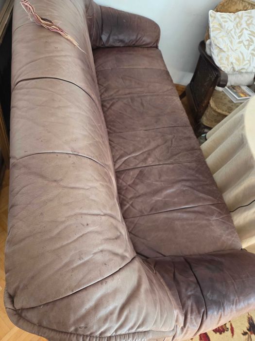 Brazowa Sofa skórzana, nierozkłada. Za darmo.