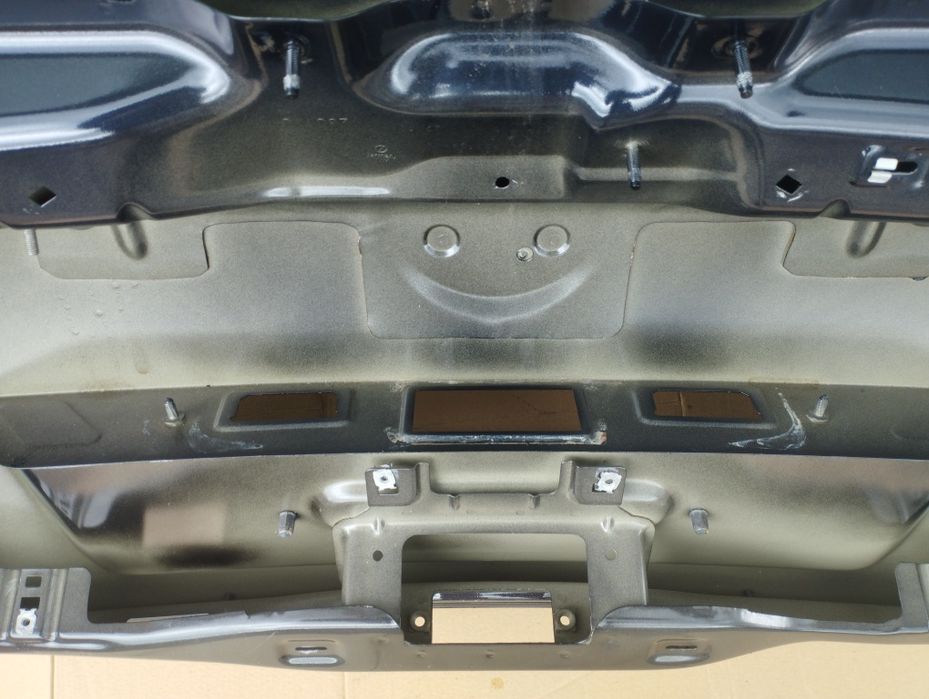 Крышка багажника Passat B6