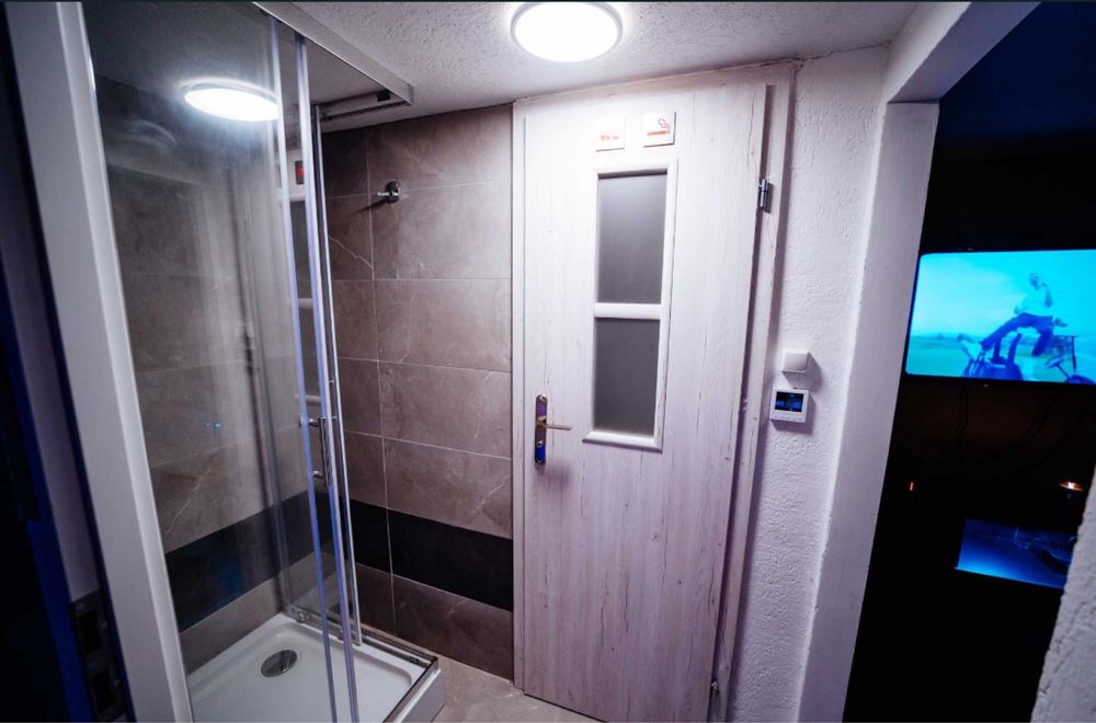 Studio33 dyskretny apartament z wanną z hydromasazem