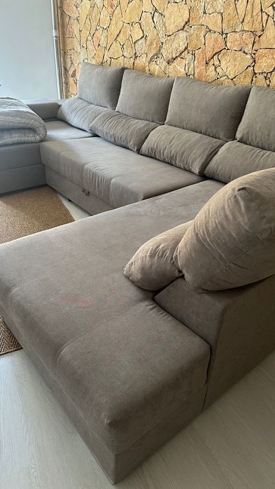 Sofá com chaise long e cama