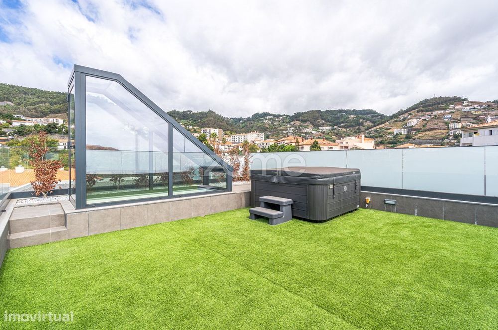 Apartamento T3 Penthouse com Vista Mar e Cidade no Caniço