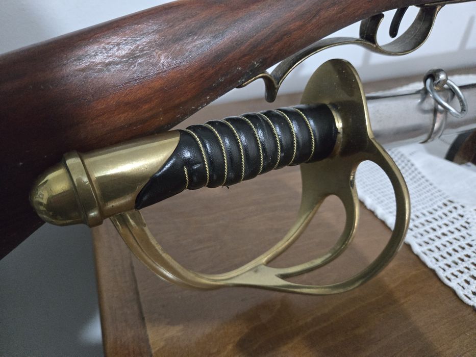 Rifle longo de Kentucky, EUA, século XIX e Sabre Exército Francês