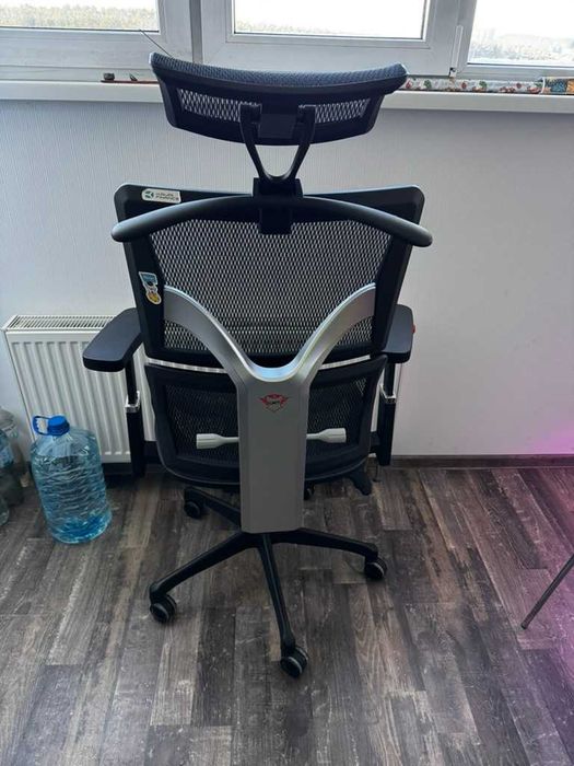 Ергономічне крісло підійде геймерам без пошкоджень матеріал сітка