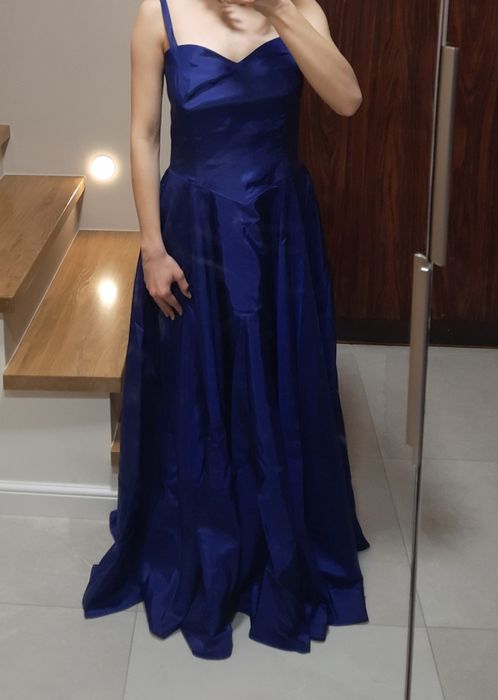 Granatowa balowa sukienka na studniówkę i wieczory