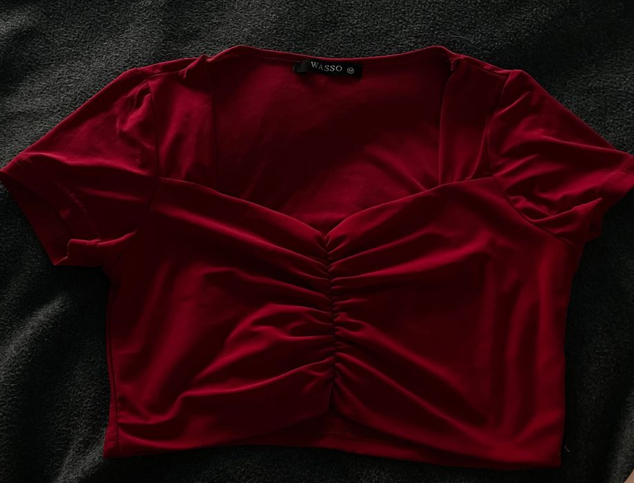 Топ червоний новий