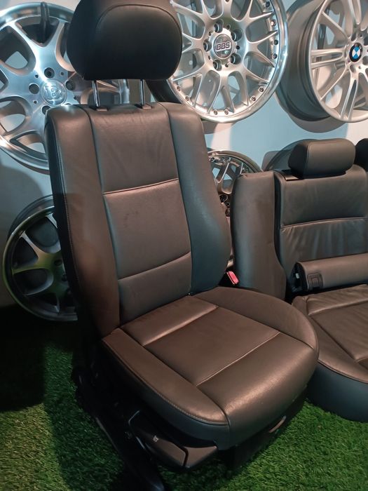 Conjunto de bancos e quartelas bmw E46 Touring.
Bancos dianteiros com