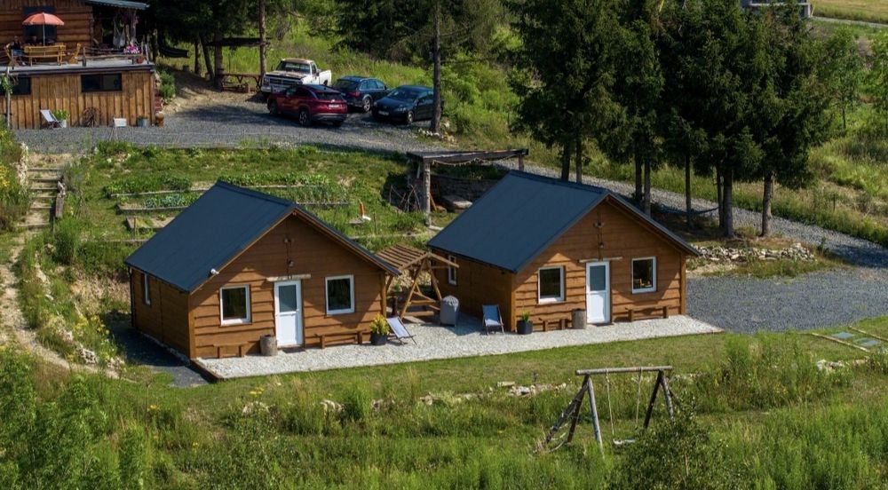 Na sprzedaż wyjątkowa nieruchomość inwestycyjna – 2 domki całoroczne | Komarno | Karkonosze