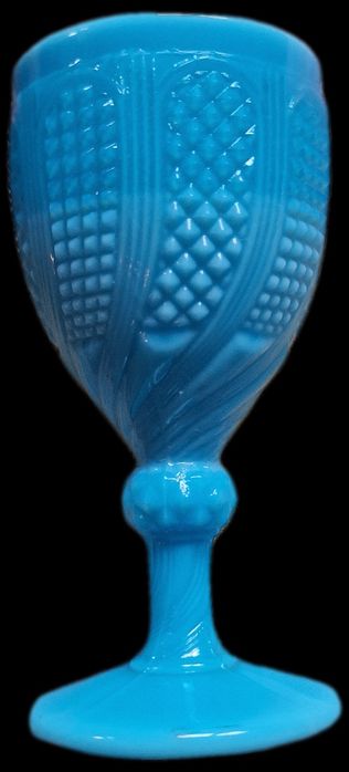 Copos vintage em opalina turquesa