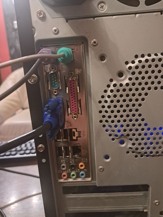 Komputer Win7x64,  200GB+2GB Intel Core 2 QUAD 4x2.4 GHz