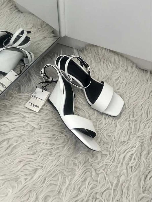 *Nowe* Białe sandałki na koturnie Pull&Bear r.36