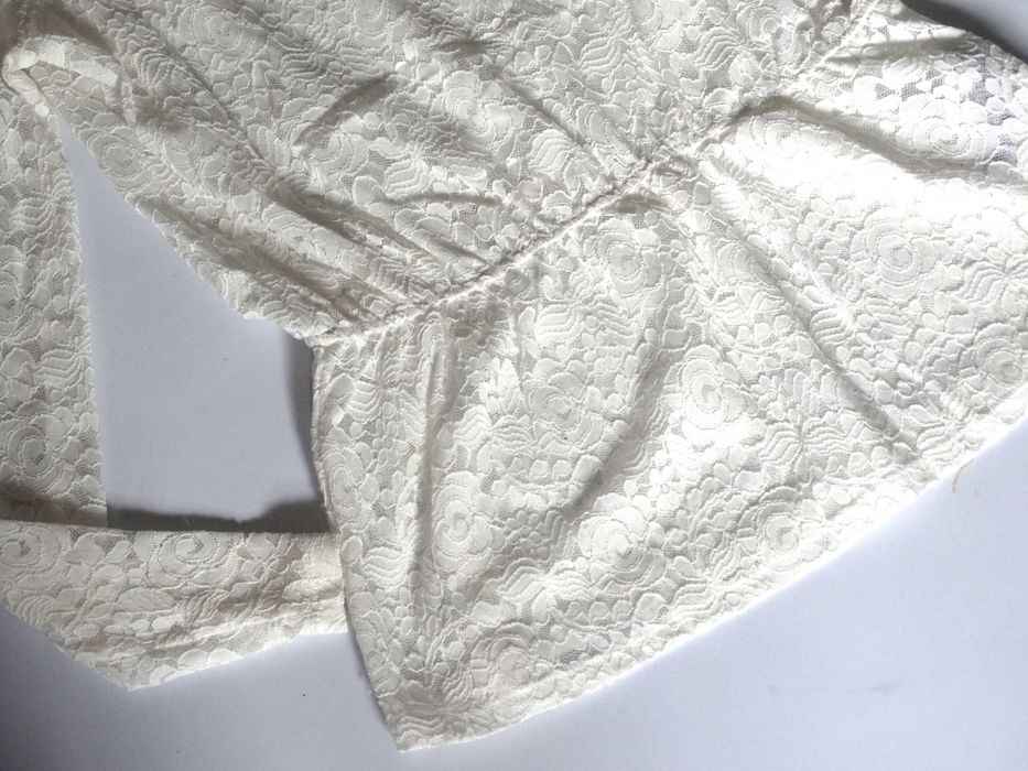 Jacqueline_Fajna koronkowa bluzka do pracy_R.36/38