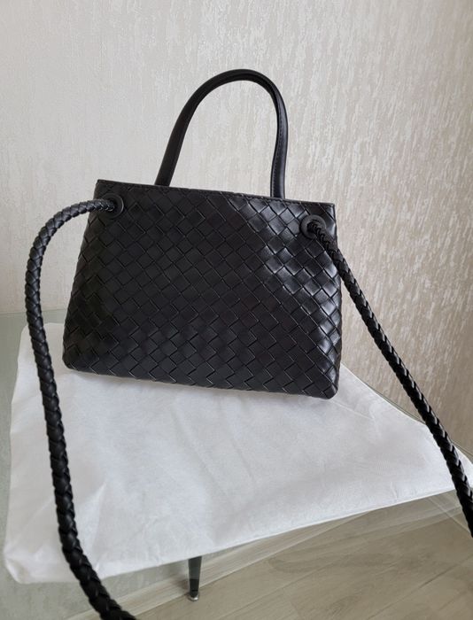 Черная в стиле Bottega Veneta