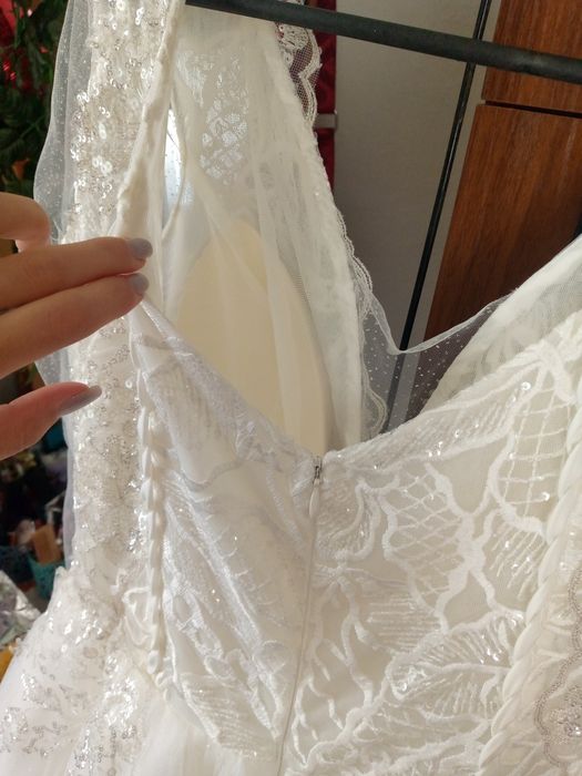 Продам весільну сукню