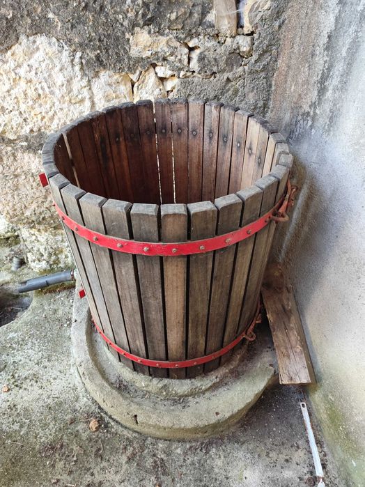 Cincho para vinho em madeira