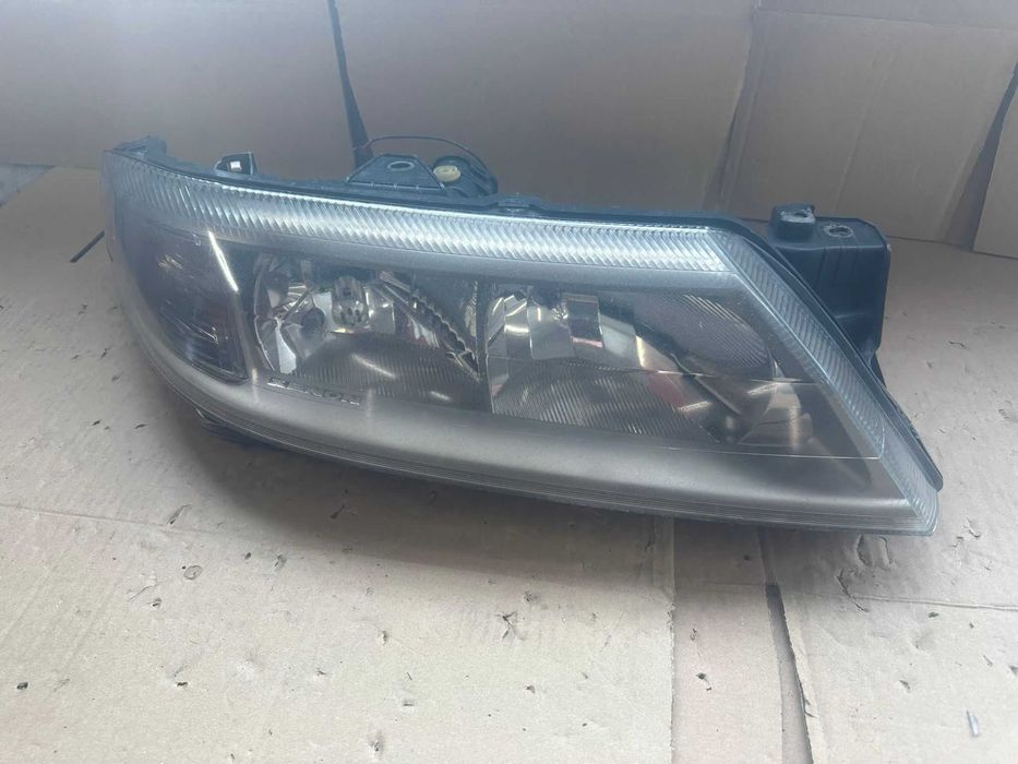 Renault Laguna II 2 01-05 Xenon Lampa prawa przednia przód cała EU