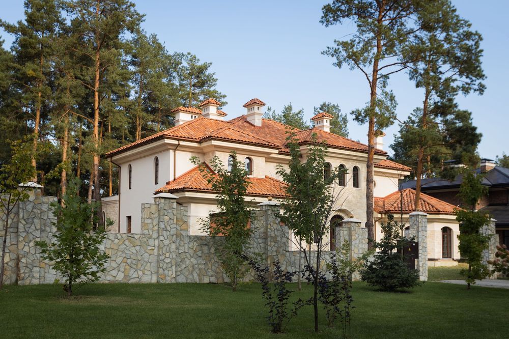Продаж VIP-будинку 460м² + 21 сот, сосновий лiс, на воду