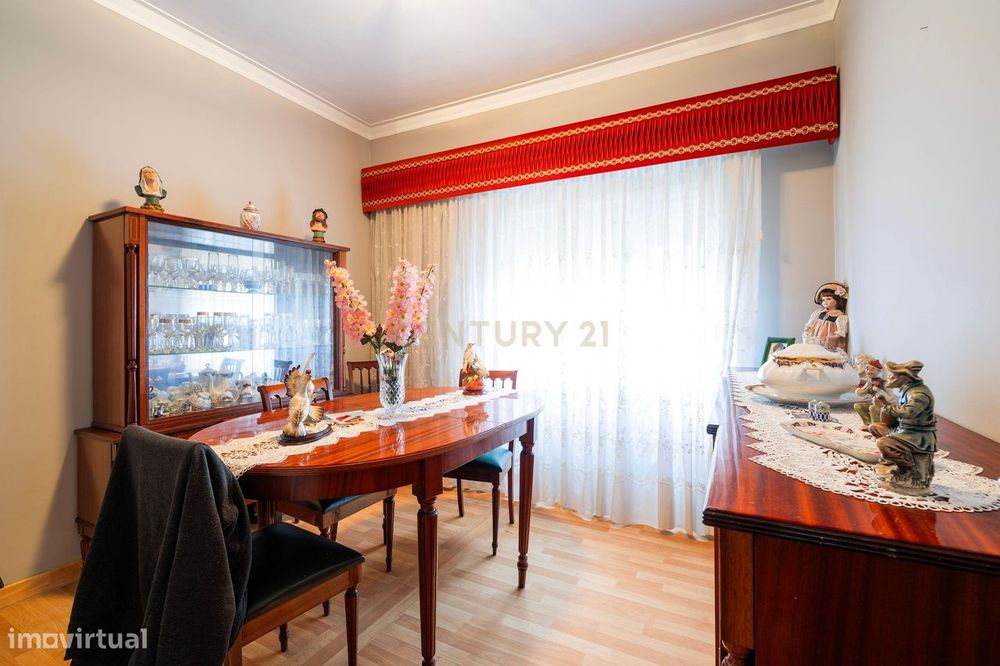 Apartamento T3 no centro da Trafaria — Caparica E Trafaria, Setúbal