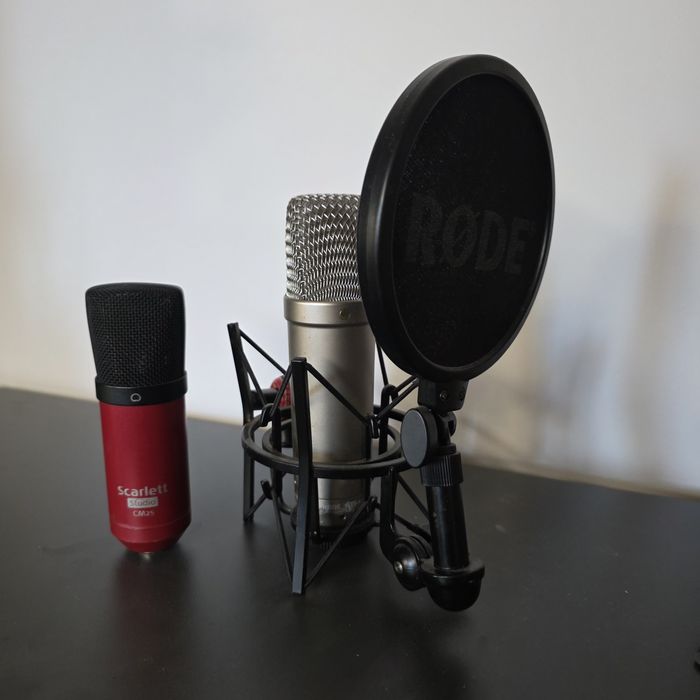 Dwa mikrofony RODE NT1, SCARLET CM25