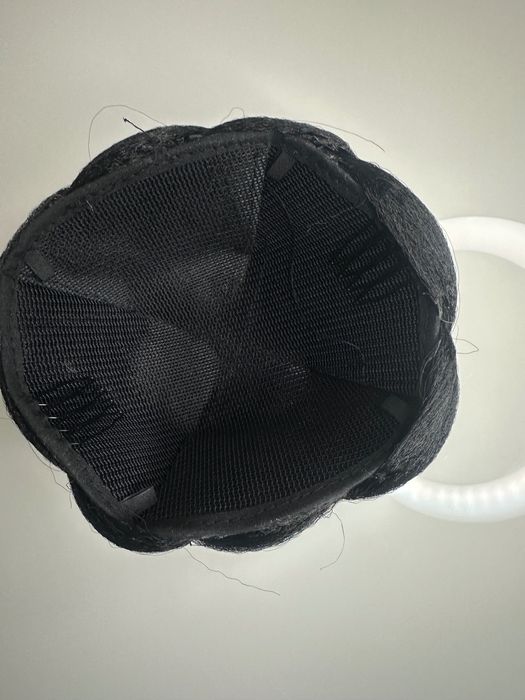 Doczepiany czarny kok – elegancki, stylowy efekt w kilka sekund