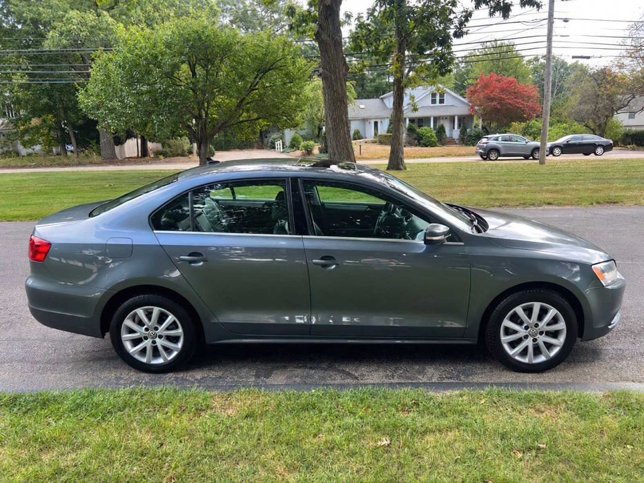 Volkswagen Jetta      2013